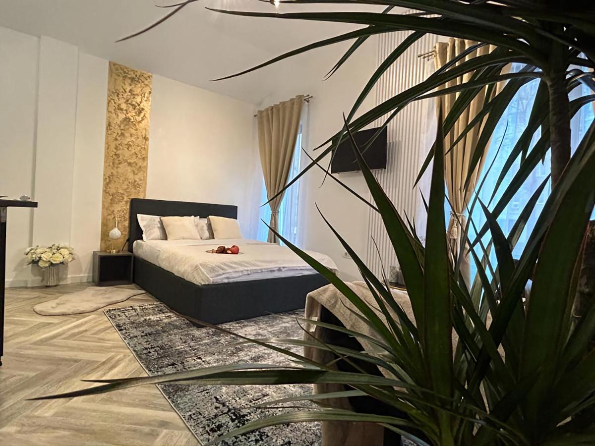 Luxury Mansion Apartment Bukares Bagian luar foto