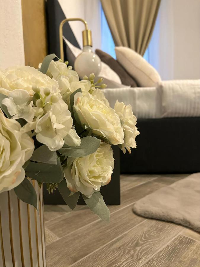 Luxury Mansion Apartment Bukares Bagian luar foto