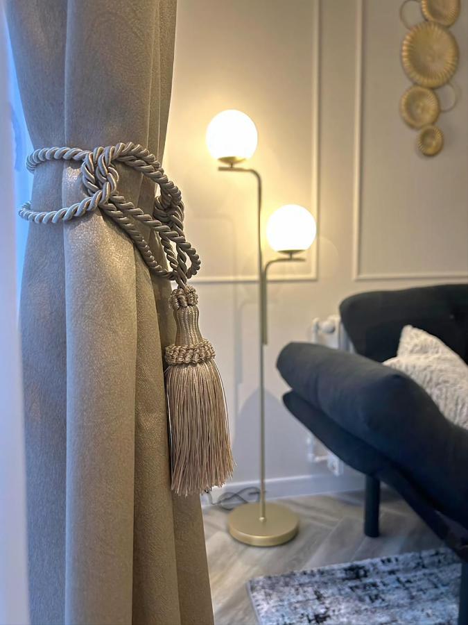 Luxury Mansion Apartment Bukares Bagian luar foto
