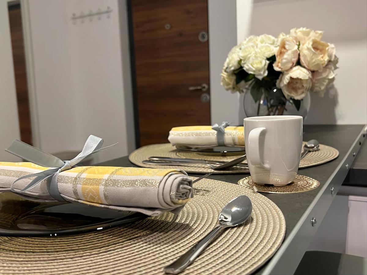 Luxury Mansion Apartment Bukares Bagian luar foto