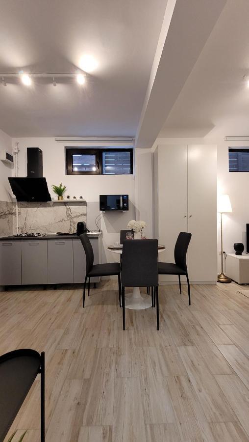 Luxury Mansion Apartment Bukares Bagian luar foto