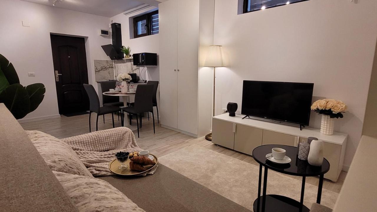 Luxury Mansion Apartment Bukares Bagian luar foto