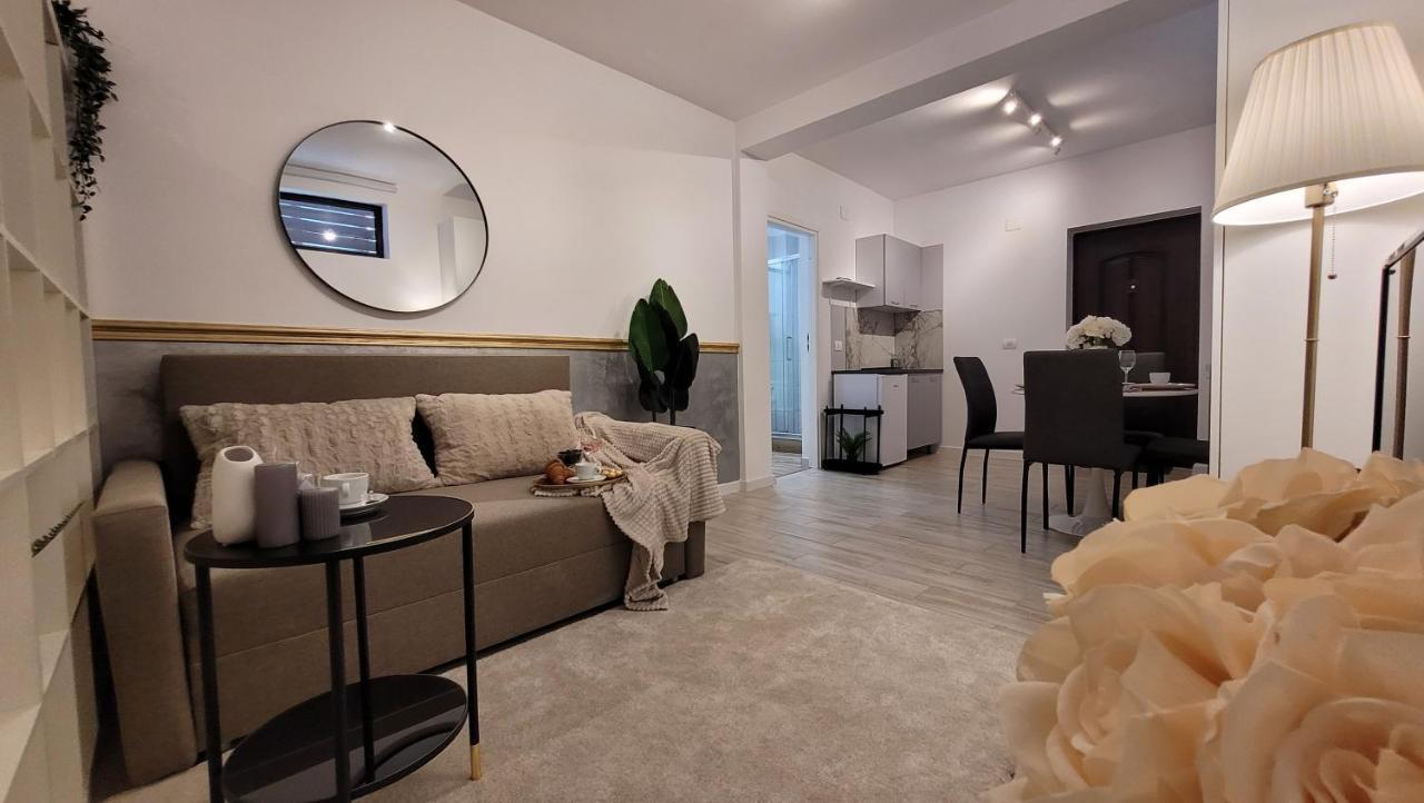 Luxury Mansion Apartment Bukares Bagian luar foto