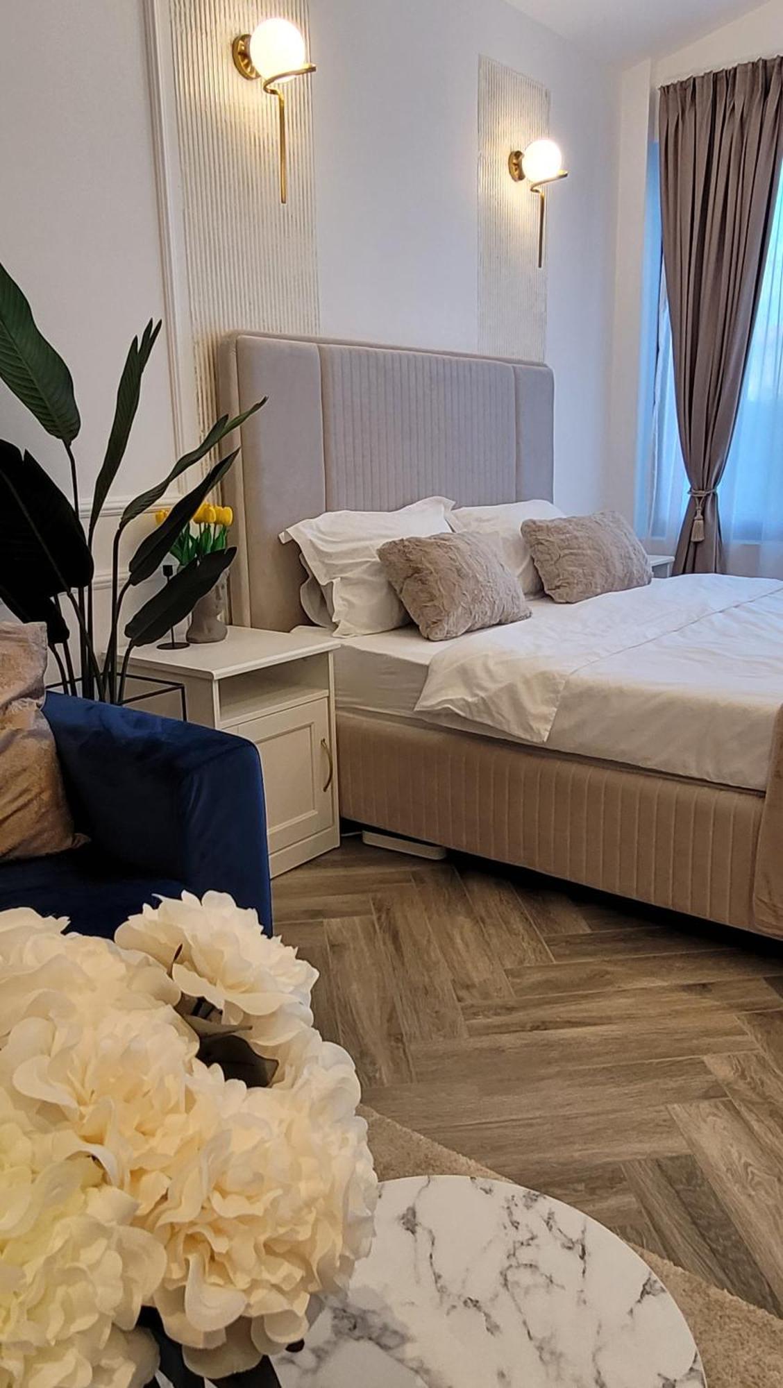 Luxury Mansion Apartment Bukares Bagian luar foto