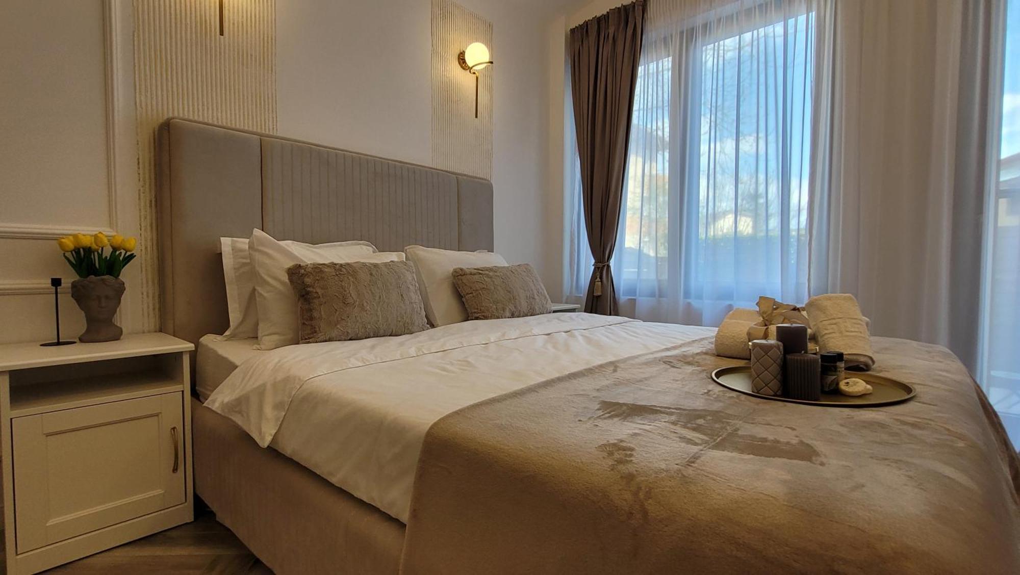 Luxury Mansion Apartment Bukares Bagian luar foto