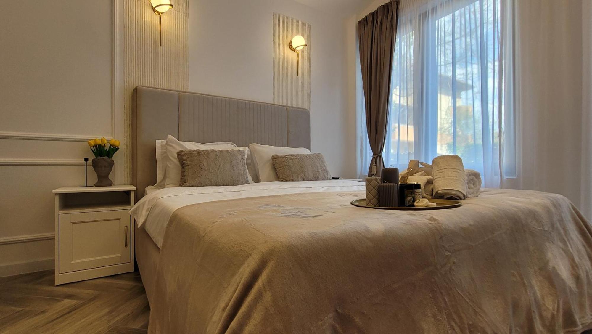 Luxury Mansion Apartment Bukares Bagian luar foto